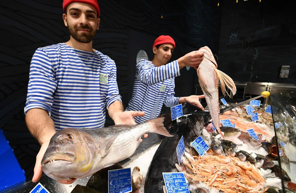 Fishmongers present Mediterranean fresh sea catch at a stand during a press tour at FICO Eataly World agri-food park in Bologna on November 9. FICO Eataly World, said to be the world’s biggest agri-food park, will open to the public on November 15. (AFP)