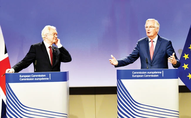Britain's Secretary of State for Exiting the European Union David Davis and European Union's chief Brexit negotiator Michel Barnier address a joint news conference after the latest round of talks in Brussels on Friday. (Reuters)