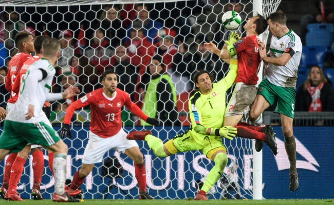 Swiss and Northern Ireland's players fight for the ball during the FIFA 2018 World Cup play-off second leg football match at St. Jakob-Park Stadium in Basel, Switzerland on November 12, 2017. (AFP / Fabrice Coffrini)