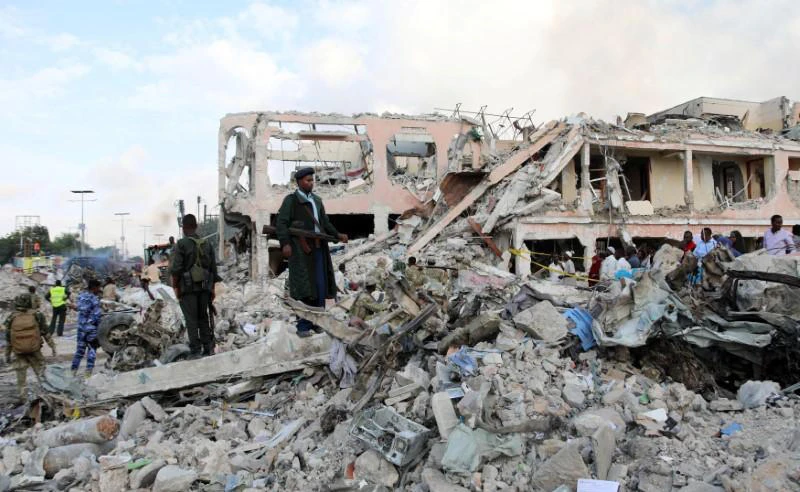 Somali government forces secure the scene of an explosion in KM4 street in the Hodan district of Mogadishu, Somalia on October 15, 2017. (File photo by Reuters)