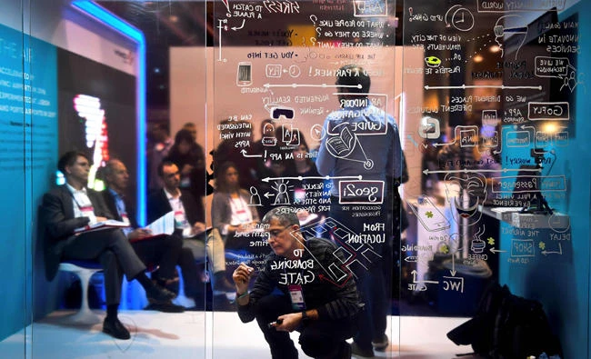 A man draws on a glass at Vinci airports stand the Web Summit in Lisbon, in this November 8, 2017 photo. (AFP)