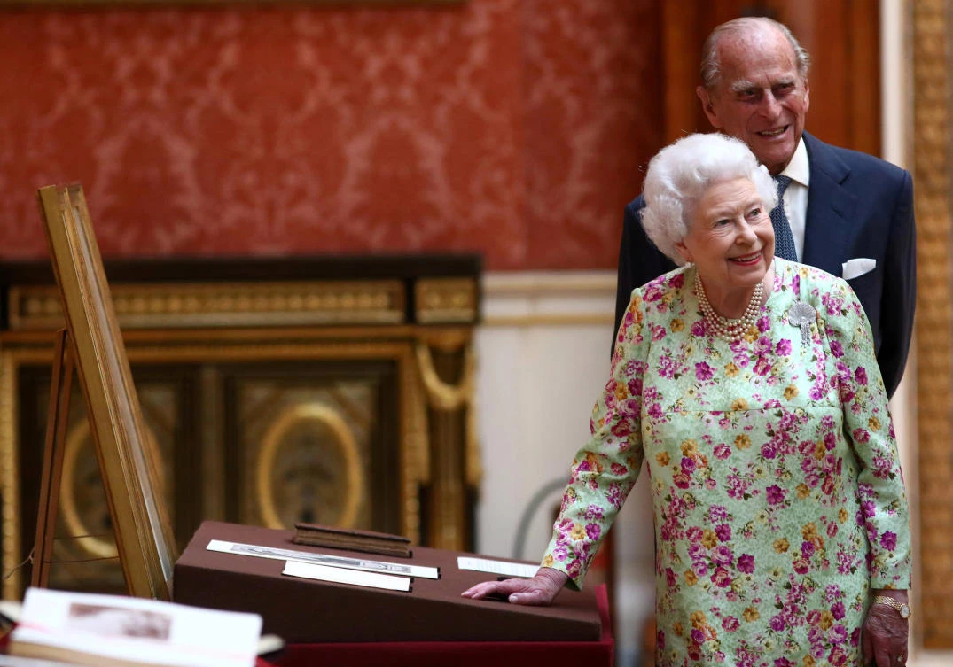 Britain’s Queen Elizabeth II and Prince Philip, Duke of Edinburgh stand next to a display of Spanish items from the Royal Collection at Buckingham Palace, London, Britain July 12, 2017. (Reuters/Neil Hall)
