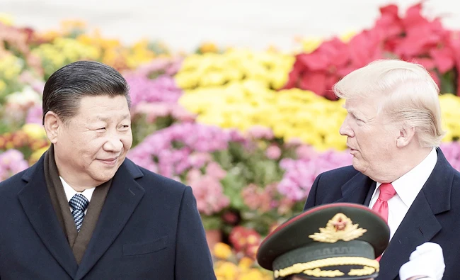 China's President Xi Jinping (L) and US President Donald Trump attend a welcome ceremony at the Great Hall of the People in Beijing, in this November 9, 2017 photo. (AFP)