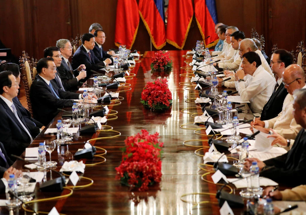 President Rodrigo Duterte attends a bilateral meeting with Chinese Premier Li Keqiang at Malacanañ Palace in Manila. (Reuters)