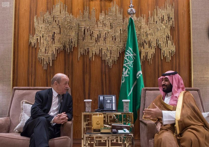 Saudi Crown Prince Mohammed bin Salman (R) meets with the French Foreign Minister Jean-Yves Le Drian (L) (SPA)