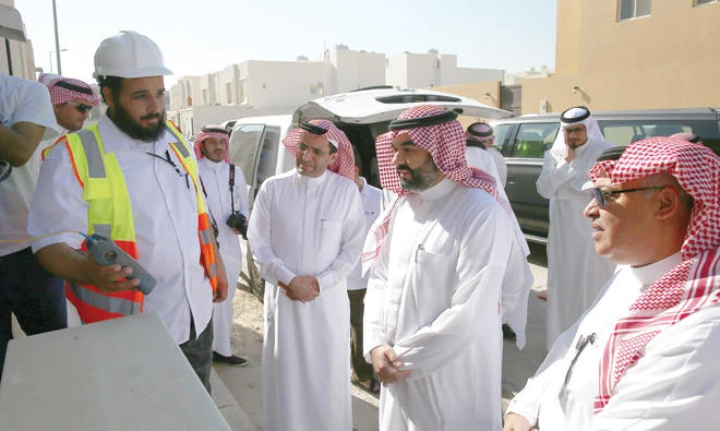 Minister of Communications and Information Technology Abdullah Al-Sawaha (2nd from right) during a field visit in Riyadh.