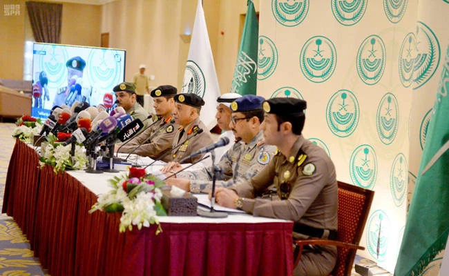 Interior Ministry spokesman Maj. Gen. Turki (4th from right) and other officials announce the crackdown on residency violators during a press briefing on Thursday, Nov. 16, 2017. (SPA)