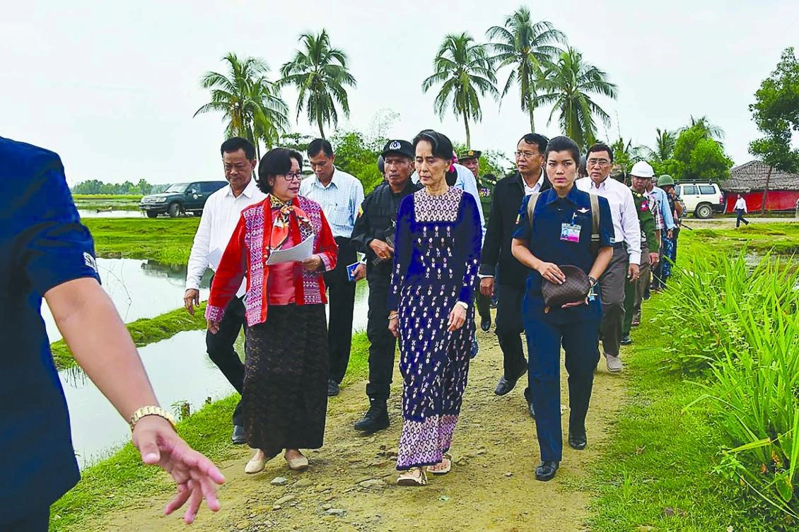 Myanmar’s leader Aung San Suu Kyi arrived on her first visit to conflict-battered northern Rakhine State on Nov. 2. (AFP)