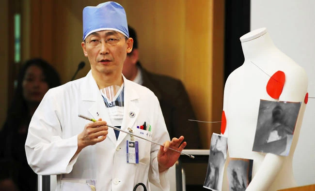 South Korean doctor Lee Cook-Jong, who carried out surgery on gunshot wounds sustained by a North Korean soldier, speaks about the condition of the soldier during a briefing at Ajou University Hospital in Suwon, south of Seoul, in this November 15, 2017 photo. (AFP)