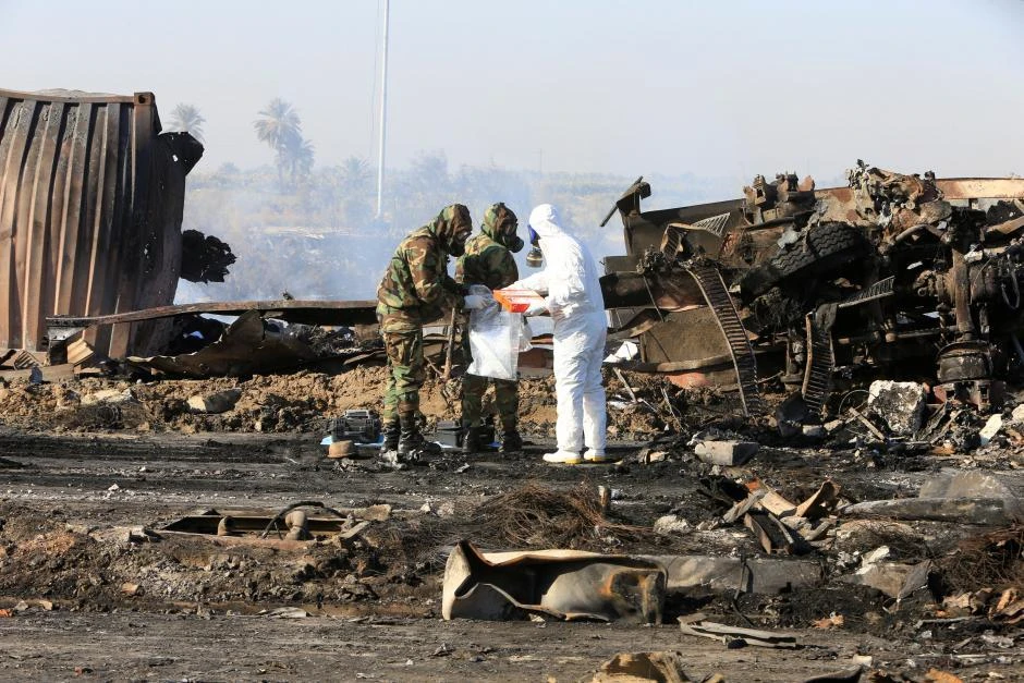 Chemical experts inspect the site of a suicide truck bomb attack, at a petrol station in the city of Hilla, south of Baghdad, Iraq on November 25, 2016. (File photo by Reuters)