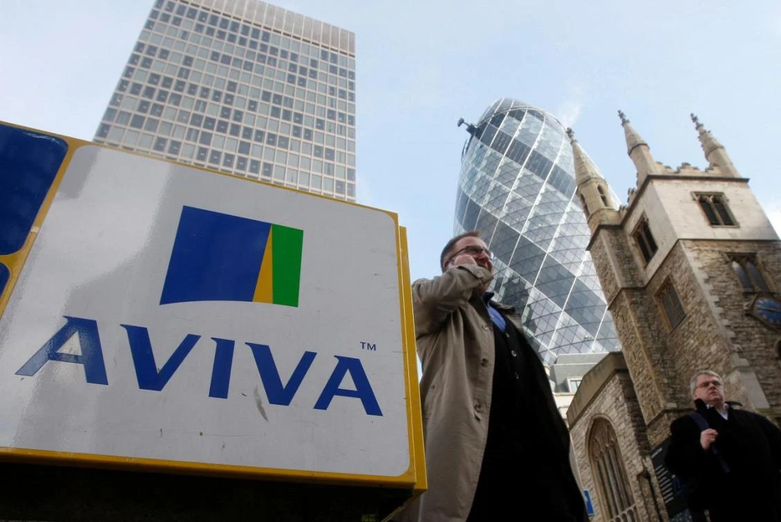 Above, the headquarters of Aviva in London. The insurer is betting the Indian government’s $32 billion (SR120 billion) plan to rescue lenders burdened with record bad loans will boost their prospects. (Reuters)