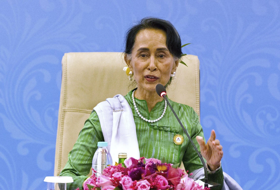 Myanmar’s Aung San Suu Kyi earlier met with Bangladesh’s Foreign Minister Abul Hassan Mahmood in Naypyidaw to hammer out a deal to return hundreds of thousands of Rohingya Muslims who have fled violence in Rakhine state. (AP)
