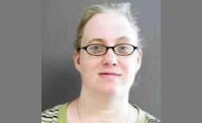 Texas woman accused of mailing bombs to Obama, Abbott