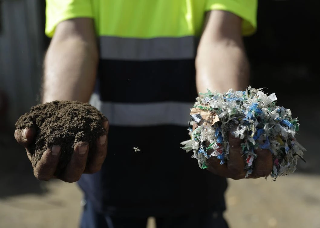 Clean-up dives, recycling: Lebanese respond to garbage crisis
