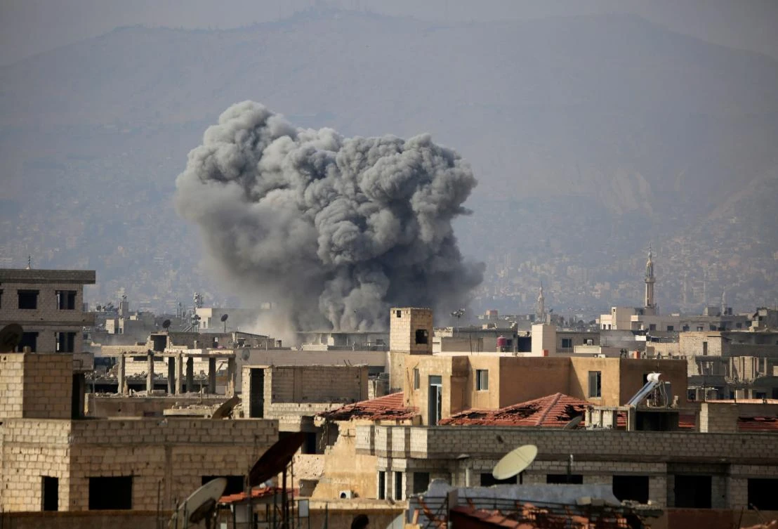 A picture taken on November 23, 2017 shows smoke rising following a reported air strike on the rebel-held besieged town of Arbin, in the Eastern Ghouta region on the outskirts of Damascus. / AFP / Amer ALMOHIBANY
