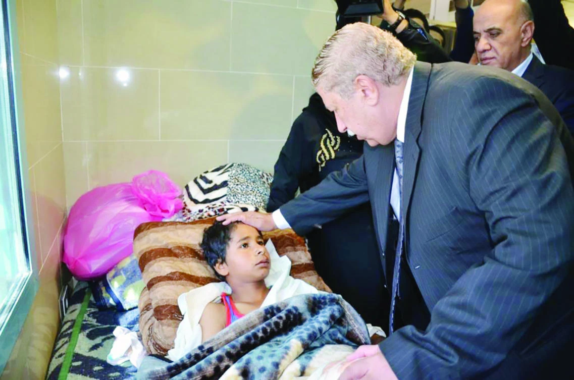 Ismailia Gov. Yassin Taher visits victims of the attack that targeted the Rawda Mosque in El-Arish, on Saturday. (AFP)