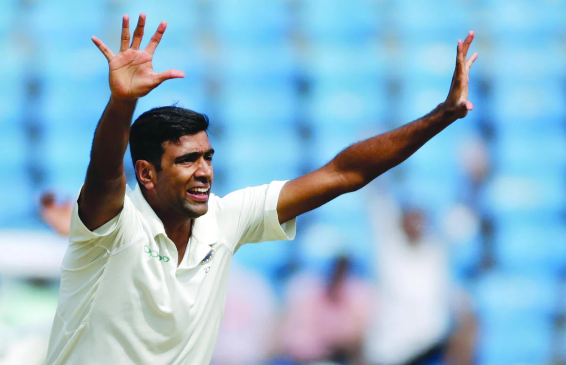 SPINNING
TO SUCCESS:
Ravichandran
Ashwin made
Test history in
Nagpur. (AFP)