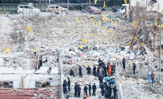 Rescue workers work at the site of a blast in Ningbo, Zhejiang province, China, in this November 26, 2017 photo. (REUTERS)