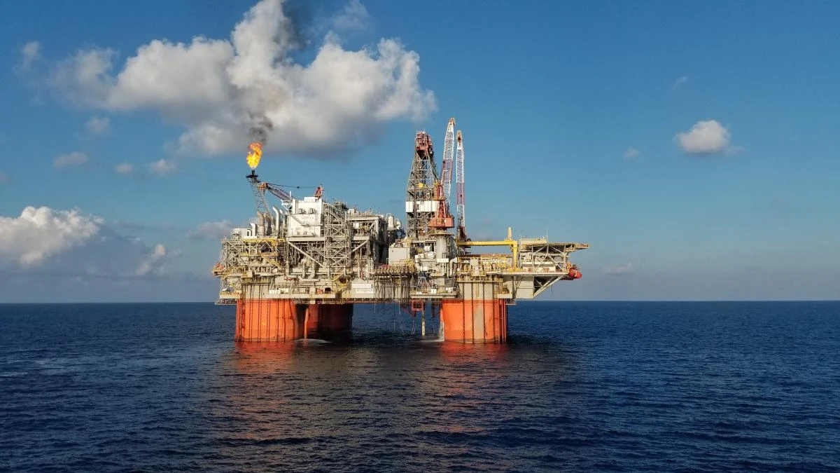 Traders said WTI was pulled lower by a report from the American Petroleum Institute (API) late on Tuesday that showed US crude inventories rose by 1.8 million barrels in the week ended Nov. 24 to 457.3 million barrels. (Shutterstock)
