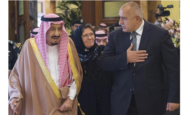 King Salman receives Bulgarian Prime Minister Boyko Borisov in Riyadh on Wednesday, Nov. 29, 2017. (Saudi Royal Court photo/Bandar Al-Jaloud)