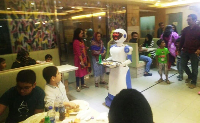 Dhaka welcomes robot waiters
