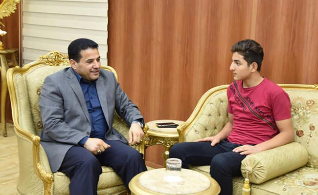 A handout picture taken from the official Facebook page of Iraq's Interior Minister Qasim al-Araji on November 30, 2017, shows al-Araji (L) meeting on August 20 with 15-year-old Iraqi Youth Osama Bin Laden at the Minister's office in Baghdad. (AFP / Handout photo)