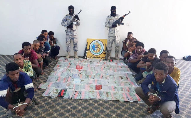 Saudi Border Guards detain suspects and display confiscated drugs. (AN photo)