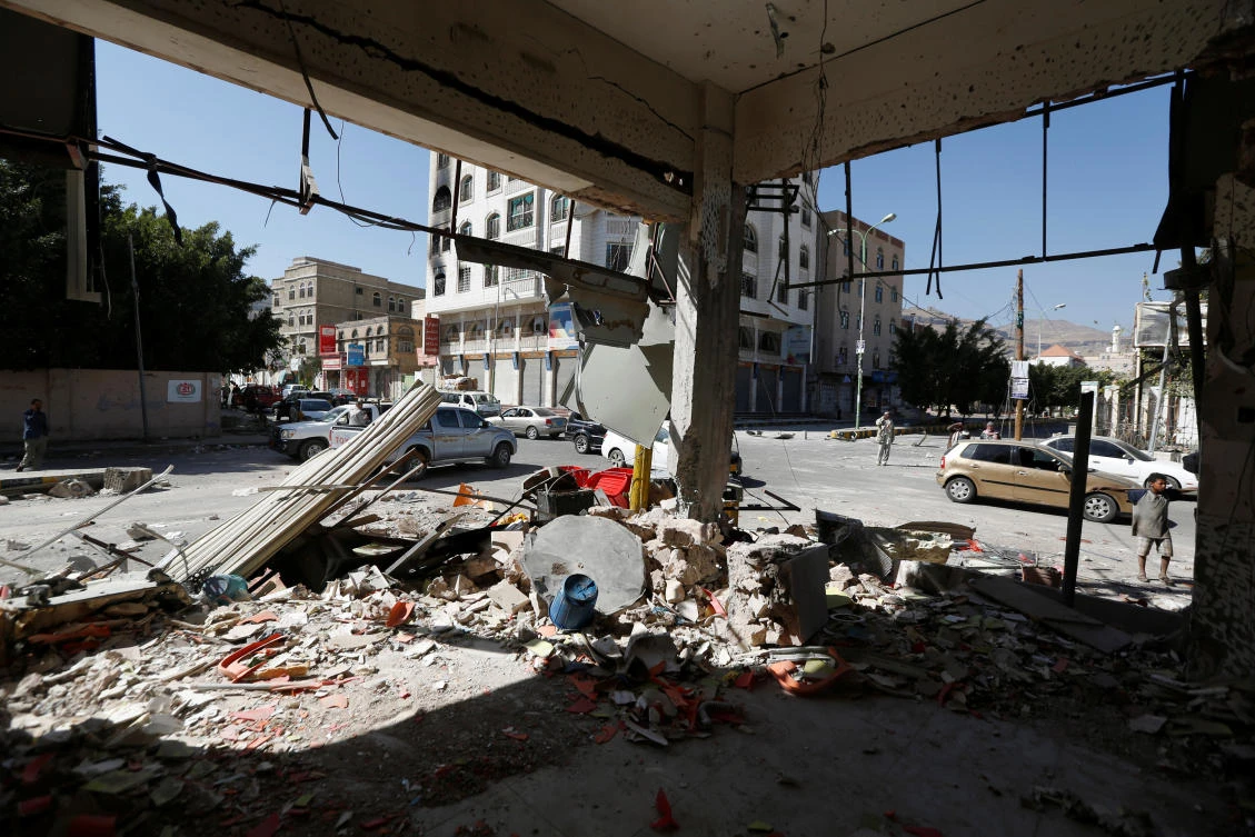 A view of damage on a street where Houthis have recently clashed with forces loyal to slain Yemeni former president Ali Abdullah Saleh in Sanaa, Yemen Dec. 6, 2017. (Reuters/Khaled Abdullah)
