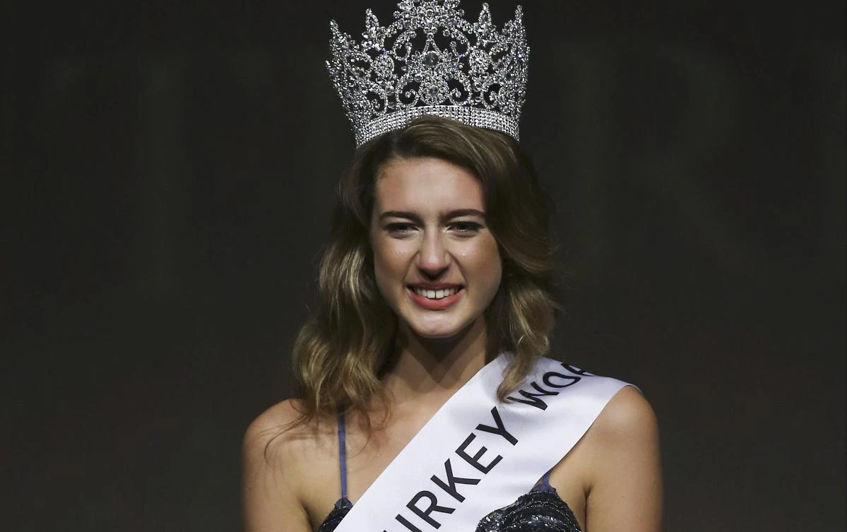 Itir Esen won Miss Turkey 2017 in September but then had her crown taken away because of what organizers said an “unacceptable tweet” she sent around the first anniversary of the July 15, 2016 coup attempt. (AP)