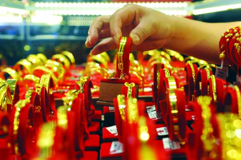 Gold prices fell to a low of $1,253.56 on Thursday. (Reuters)