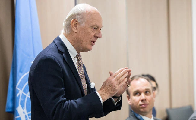 UN Special Envoy for Syria Staffan de Mistura speaks at a meeting with the Syrian Negotiation Commission (SNC) delegation, during the UN-led Intra-Syrian talks in Geneva, Switzerland, on November 30, 2017. (REUTERS/Xu Jinquan/Pool)