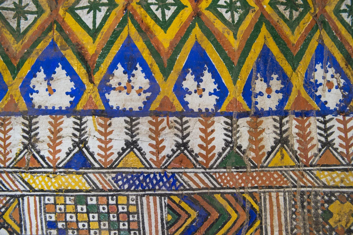 Modern Qatt is now practiced by using synthetic paint and bristles. (UNESCO photo)