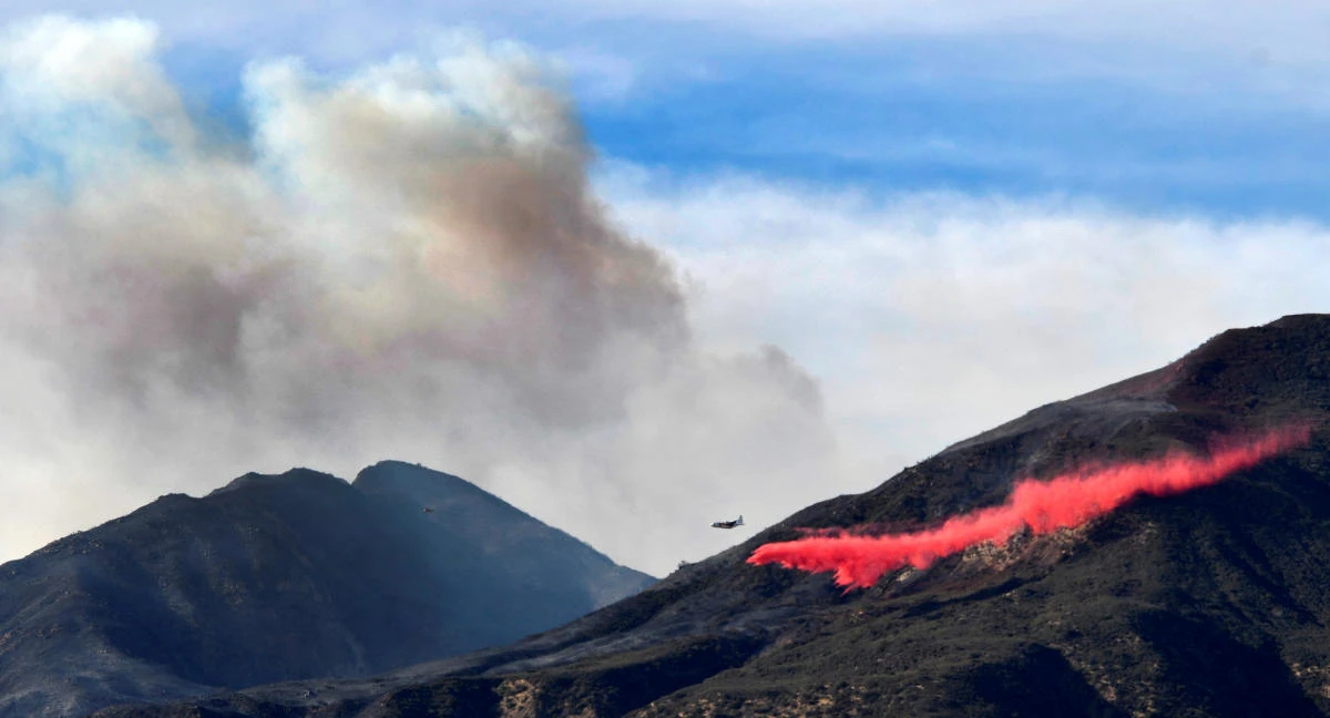 An aircraft drops fire retardant on the Thomas Fire, a wildfire in Fillmore, California on Friday, December 8. Forecasters predict wind gusts to increase in intensity by Saturday night. (Reuters)
