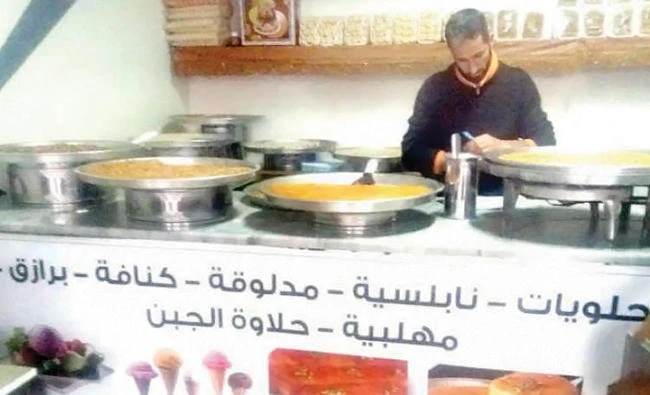 Abul-Khair busy at work making sweets in Idlib. (AN photo)