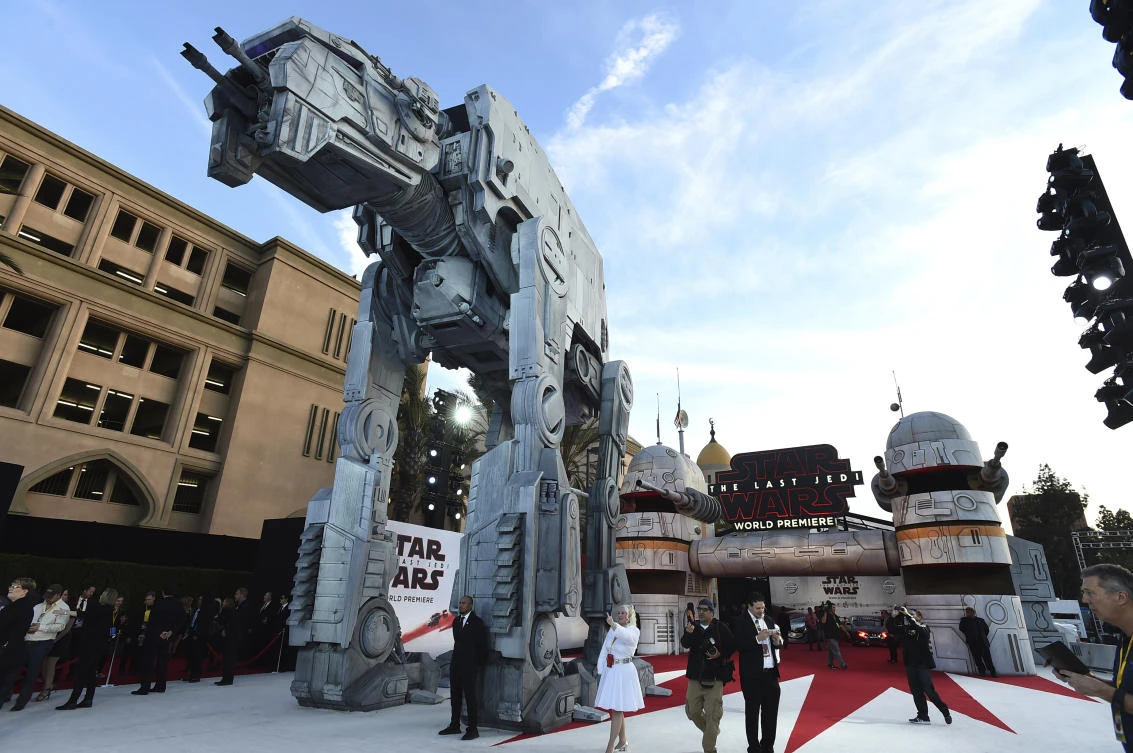 Early praise for ‘Star Wars: The Last Jedi’ after elaborate premiere