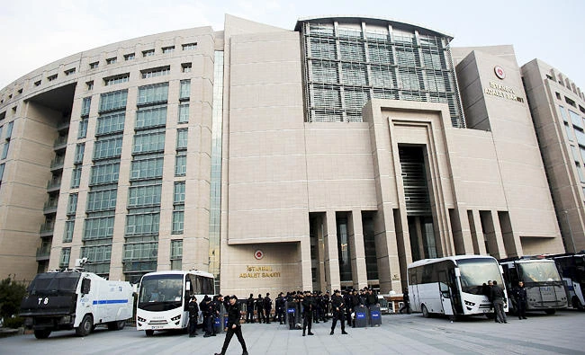 Turkish riot police stand guard in front of the Justice Palace in Istanbul, in this March 31, 2015 file photo. (REUTERS)