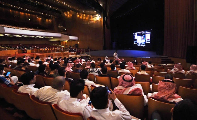 Saudis attend the "Short Film Competition 2" festival on October 20, 2017, at King Fahad Culture Center in Riyadh. (AFP)