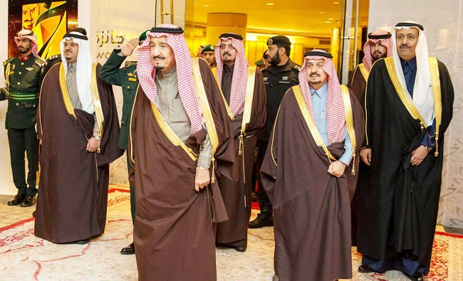 King Salman arrives at a ceremony to honor winners of King Khaled Award for the year 2017 in Riyadh on Monday evening. (SPA)