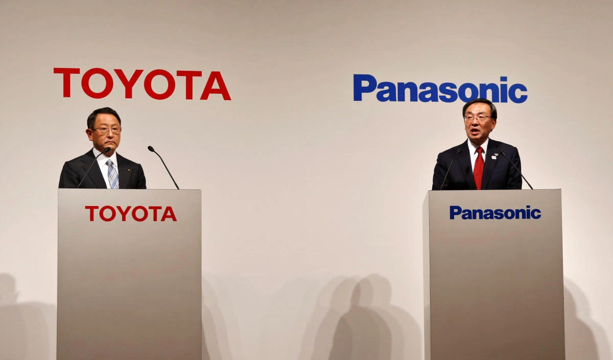 Toyota Motor President Akio Toyoda left, and Panasonic President Kazuhiro Tsuga attend a joint news conference in Tokyo announcing a partnership to jointly developing batteries for electric vehicles. (Reuters)
