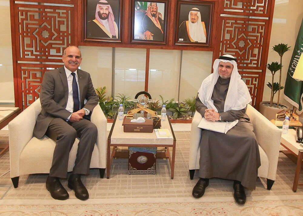 Education Minister Ahmed Al-Eissa with Pakistani Ambassador Khan Hasham bin Saddique. (SPA)