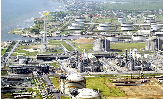 This file photo taken on May 18, 2005 shows Shell Oil's oil and gas terminal on Bonny Island in southern Nigeria's Niger Delta. (AFP)