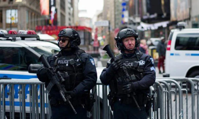Police officers stand guard in New York. (File photo/AFP)