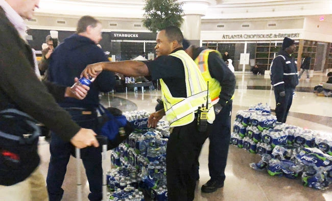More than 1,000 flights cancelled as blackout hits Atlanta airport