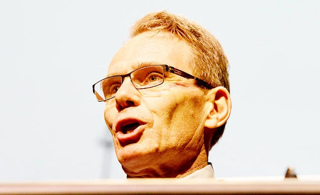 BHP CEO Andrew Mackenzie speaks at the Melbourne Mining Club luncheon at the Melbourne Town Hall, in this December 5, 2017 photo. (Reuters)