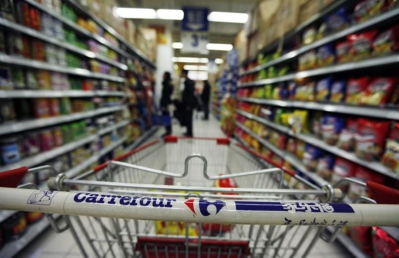 A partnership between French rival retailer Auchan and Internet giant Alibaba risks pushing Carrefour further behind in China. (Reuters)
