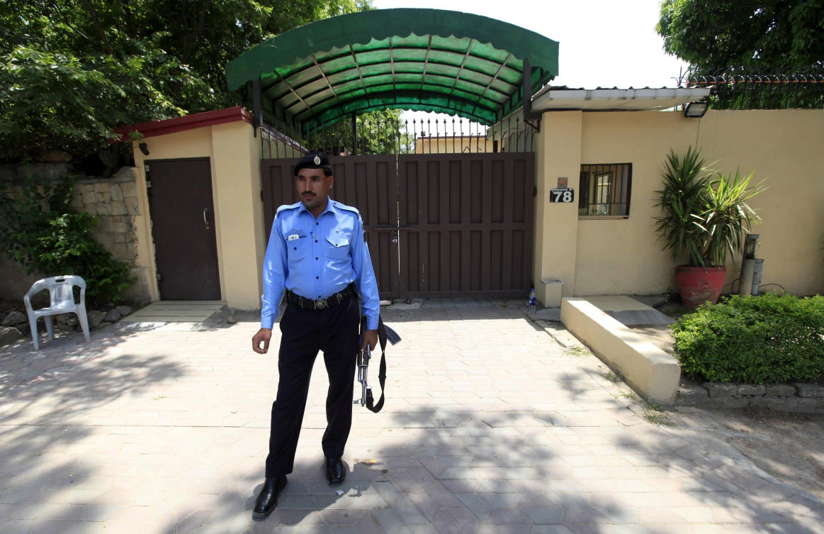 A file photo showing a policeman stands guard outside the Save the Children charity’s office in Islamabad, Pakistan, June 12, 2015. (Reuters)