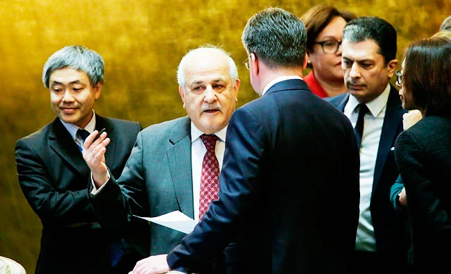 Palestinians seeking support for multi-national mediation