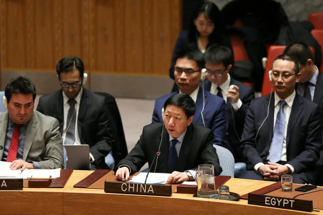 Chinese Deputy Ambassador to the United Nations Wu Haitao (C) attends the United Nations Security Council session on imposing new sanctions on North Korea, in New York, US, Dec. 22, 2017. (Reuters)