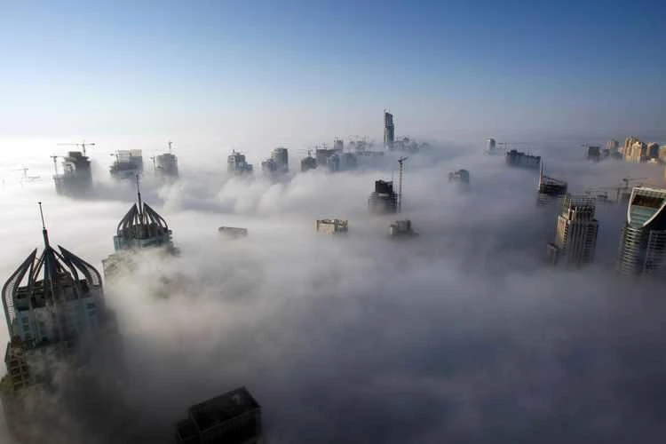 Heavy fog rolls by early in the morning near the Dubai Marina November 21, 2007. (REUTERS)