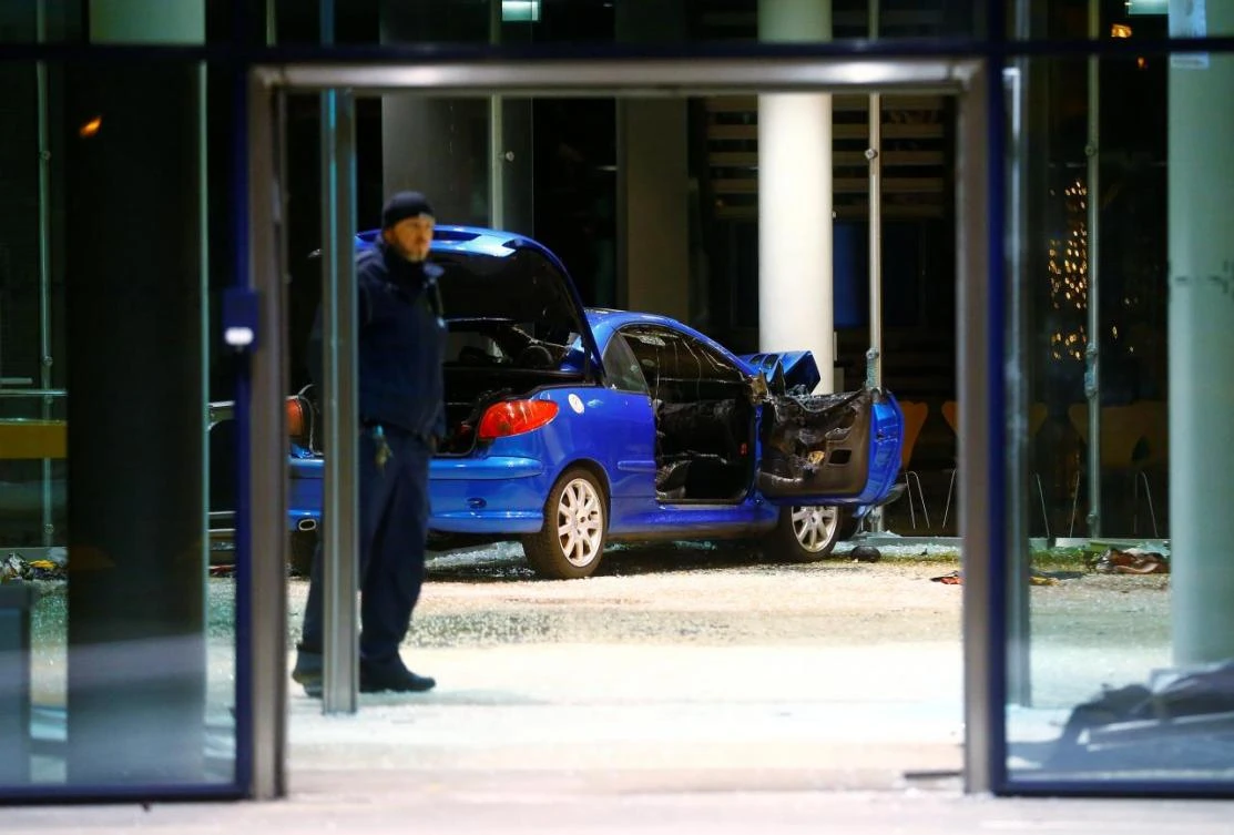 A damaged car is pictured inside the party headquarters of the Social Democratic Party of Germany (SPD) after it crashed into the building in Berlin, Germany, December 25, 2017. (REUTERS)